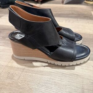 Miz Mooz Womens Meredyth Black 40 Shoes